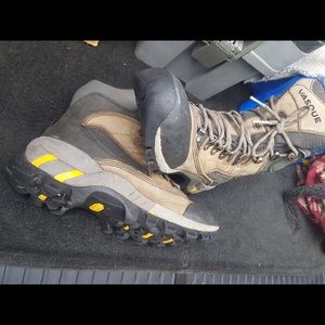 VASQUE boots used like new.
